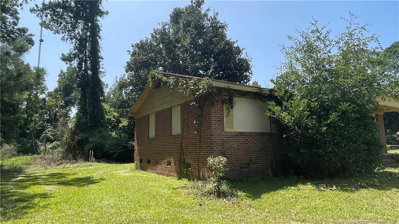 6055 Louise St, Fayetteville, NC 28314