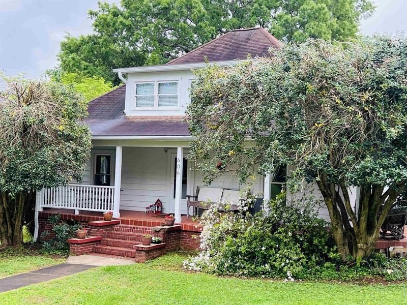 606 Benton St, Hillsborough, NC 27278