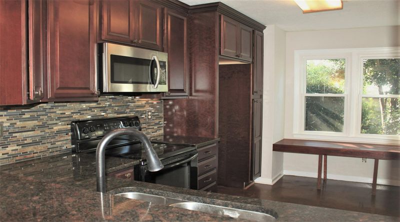 606 Broad Leaf Cir #606, Raleigh, NC 27613