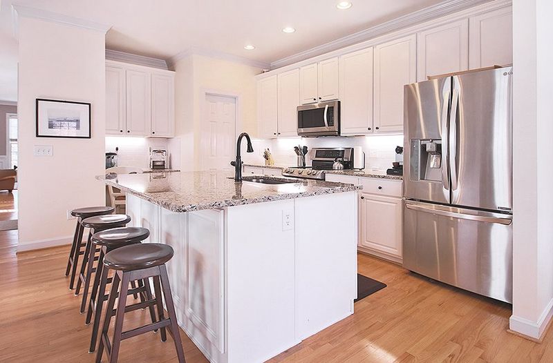 606 Brookgreen Dr, Chapel Hill, NC 27516