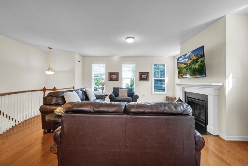 606 Edgewater Ridge Ct, Apex, NC 27523