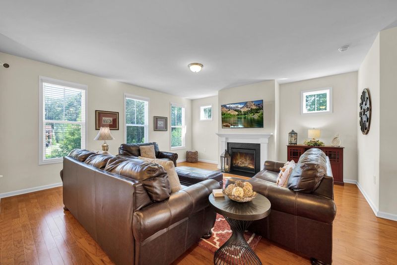 606 Edgewater Ridge Ct, Apex, NC 27523