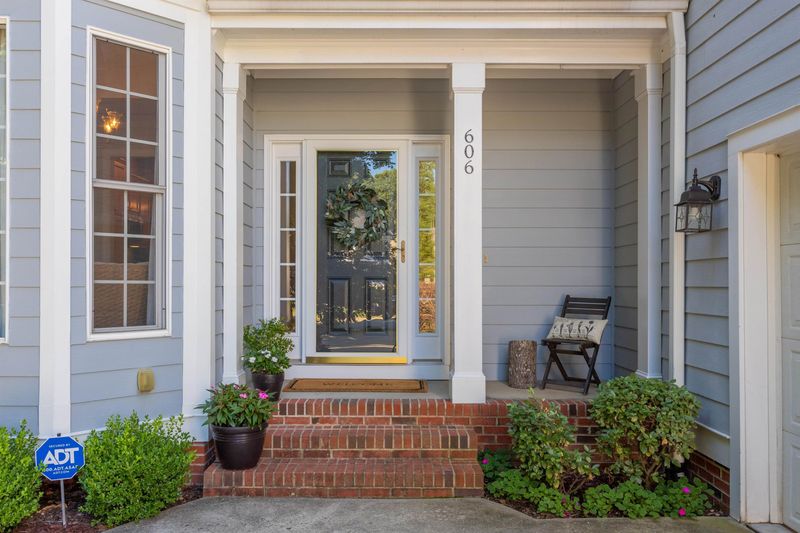606 Everglades Dr, Mebane, NC 27302