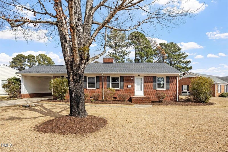 606 Harnett St, Benson, NC 27504