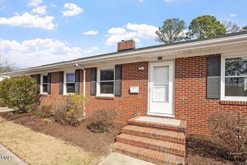 606 Harnett St, Benson, NC 27504