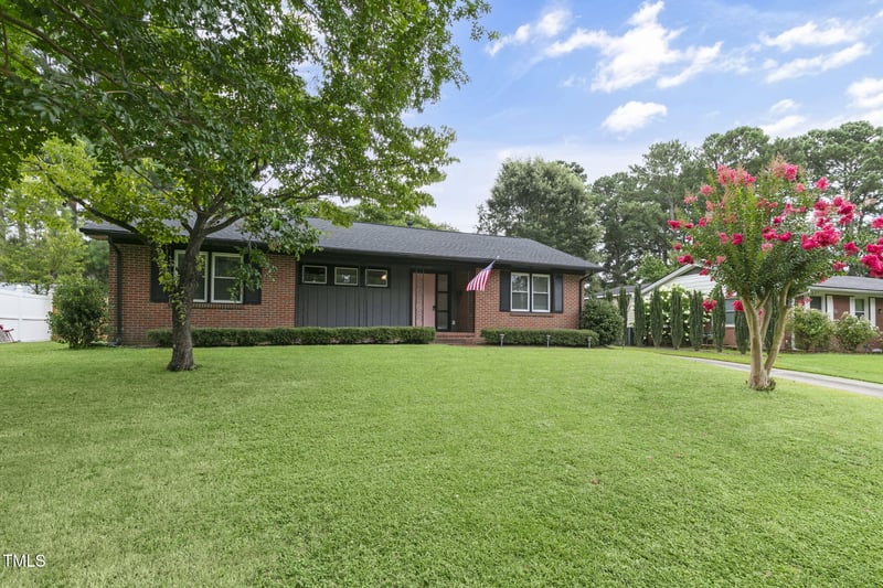 606 Hawthorne Ln, Wilson, NC 27893