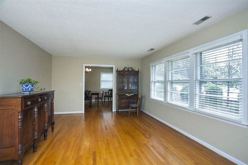 606 SW Maynard Rd, Cary, NC 27511
