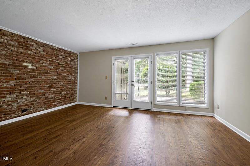 606 Oak Tree Dr, Chapel Hill, NC 27517