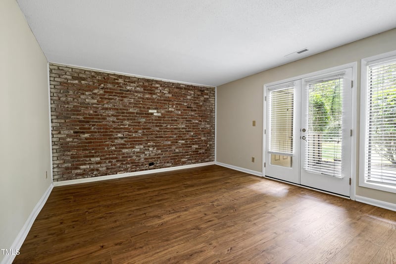 606 Oak Tree Dr, Chapel Hill, NC 27517