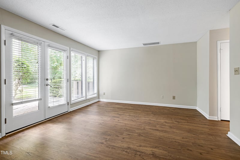 606 Oak Tree Dr, Chapel Hill, NC 27517