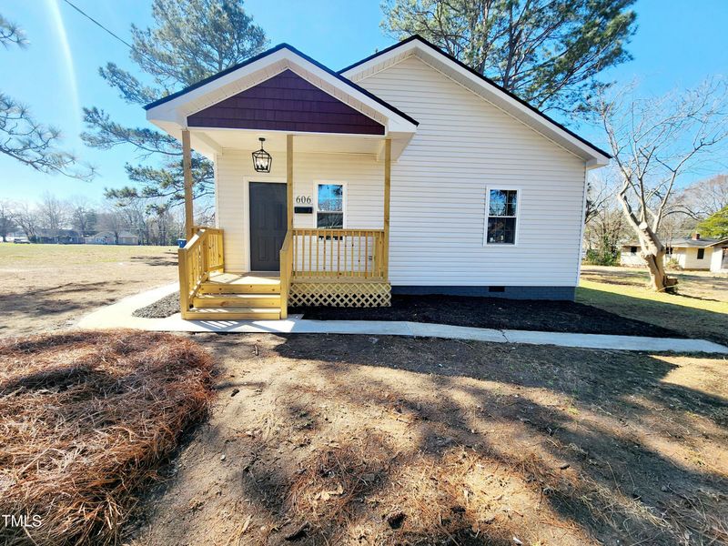 606 E Pearsall St, Dunn, NC 28334