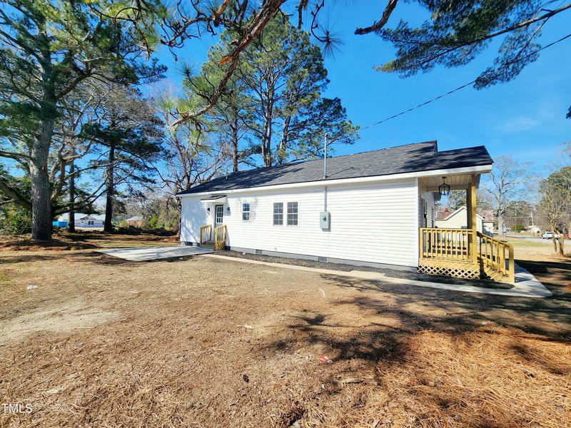606 E Pearsall St, Dunn, NC 28334