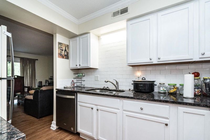 606 Pine Ridge Pl #606, Raleigh, NC 27609