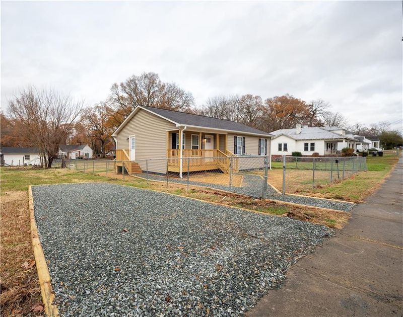 606 Rainey St, Burlington, NC 27217