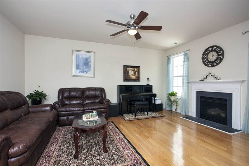 606 Sealine Dr, Cary, NC 27519