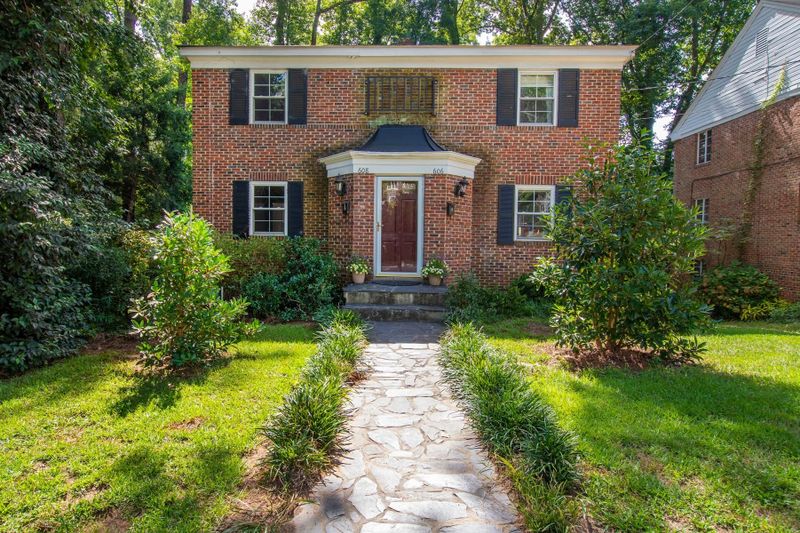 606608 Gardner St, Raleigh, NC 27607