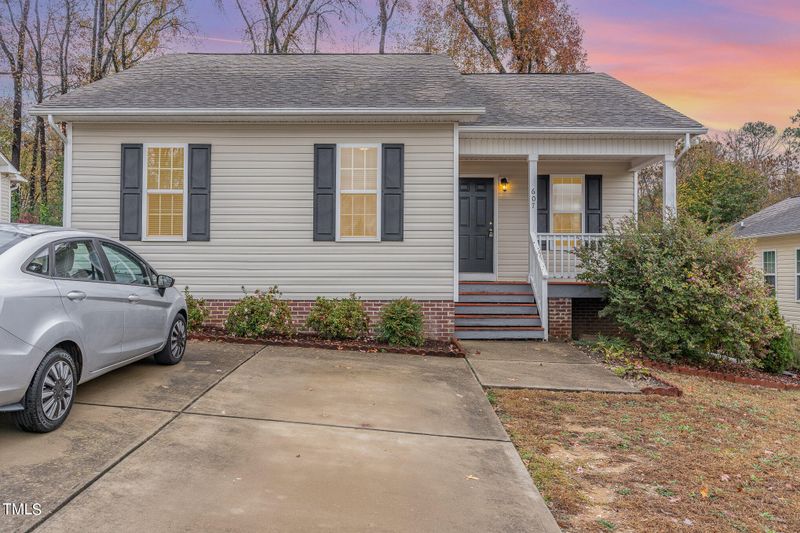 607 2nd St, Apex, NC 27502