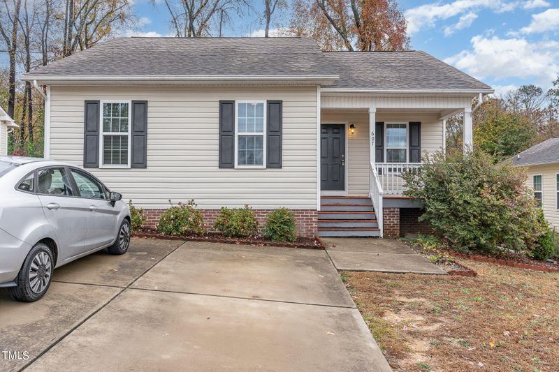 607 2nd St, Apex, NC 27502