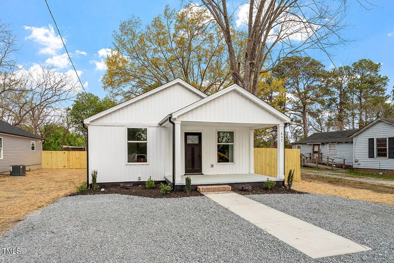 607 N 4th St, Smithfield, NC 27577