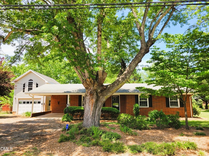 607 E Butler Ave, Liberty, NC 27298