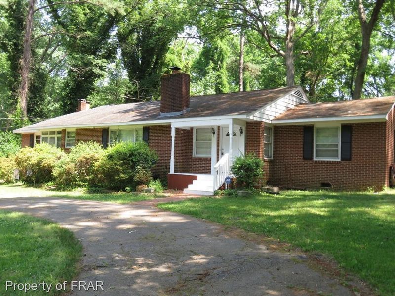 607 W Chisholm St, Sanford, NC 27330