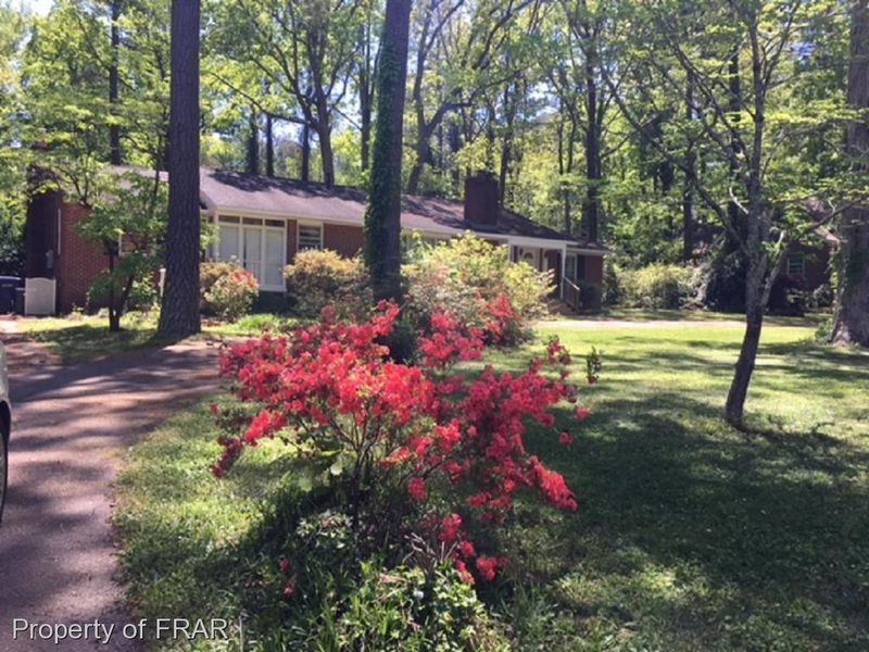 607 W Chisholm St, Sanford, NC 27330