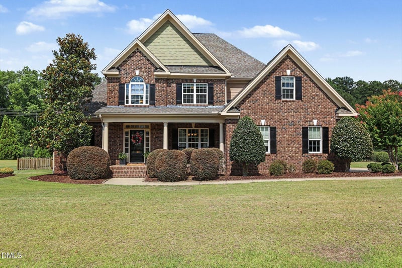 607 Far Post Dr, Fuquay Varina, NC 27526