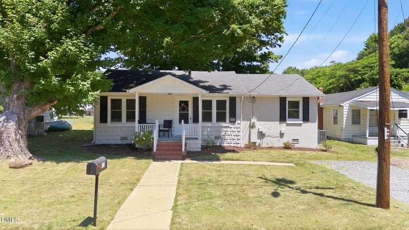 607 E Holmes St, Benson, NC 27504