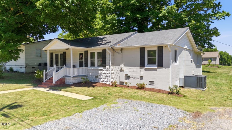 607 E Holmes St, Benson, NC 27504