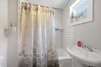 607 Holmes St, Benson, NC 27504