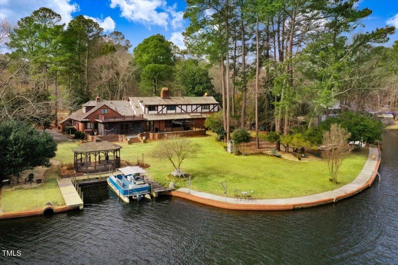 607 Lake Shore Dr, Goldsboro, NC 27534