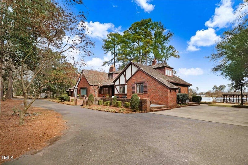 607 Lake Shore Dr, Goldsboro, NC 27534