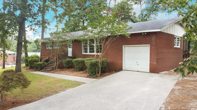 607 Oakdale Dr, Fayetteville, NC 28311