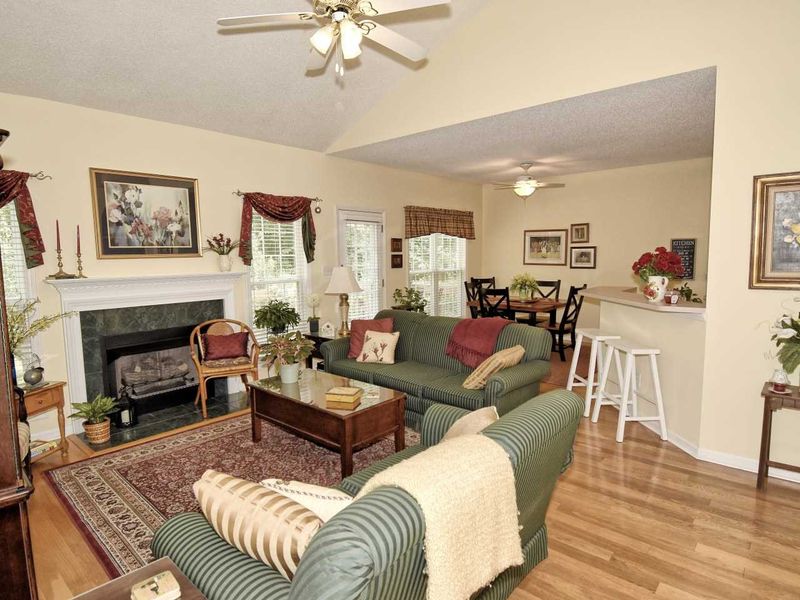 607 Quest Ridge Dr, Fuquay Varina, NC 27526
