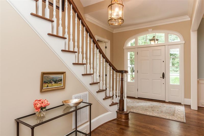 607 Runnymede Rd, Raleigh, NC 27607
