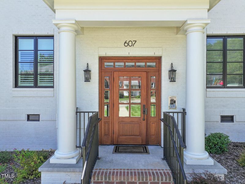 607 Smedes Pl #D, Raleigh, NC 27605