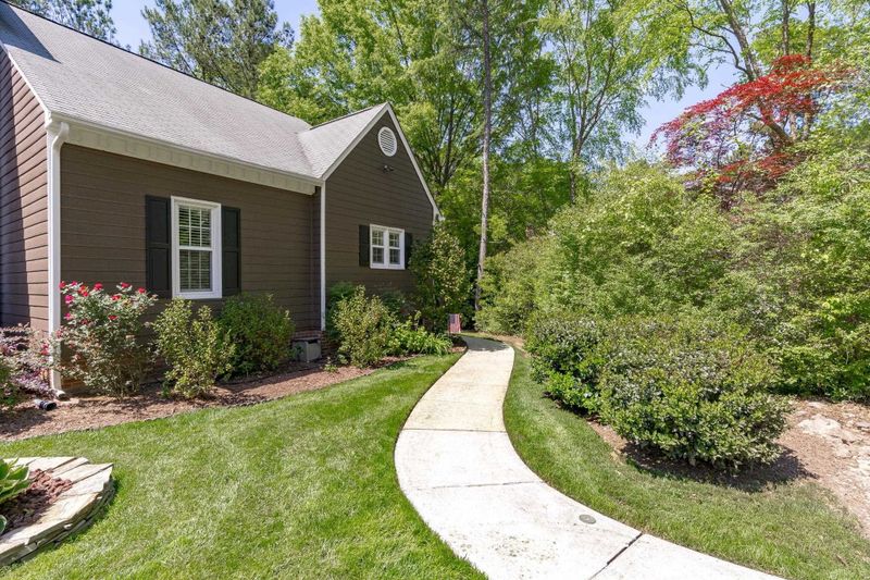 6073 Epping Forest Dr, Raleigh, NC 27613