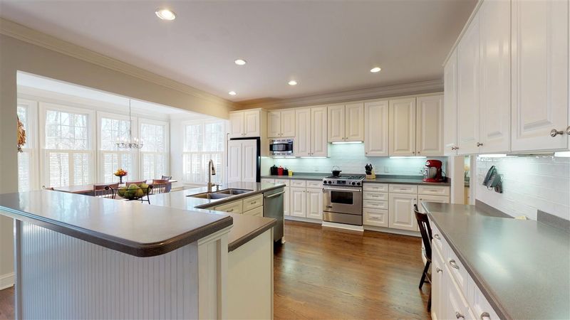 608 Aberdeen Dr, Chapel Hill, NC 27516
