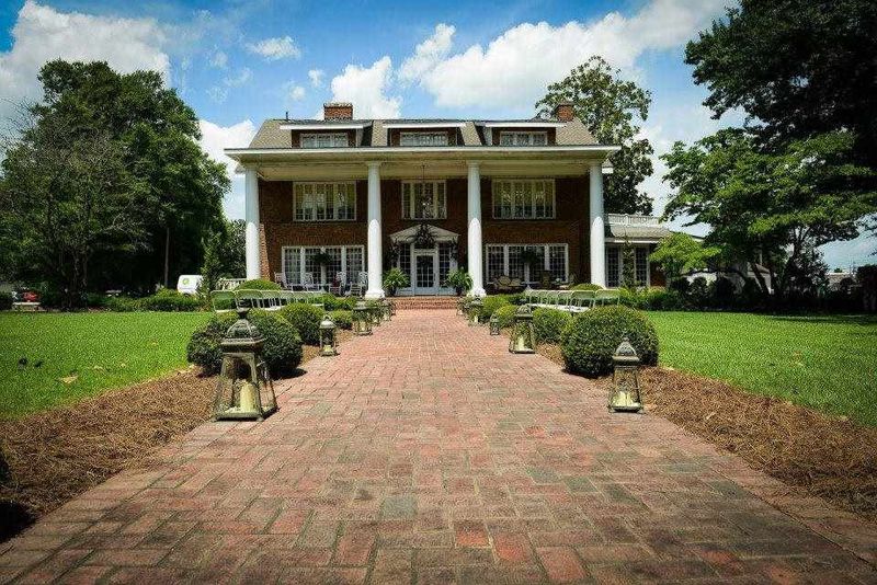 608 W Barrington St, Dunn, NC 28334