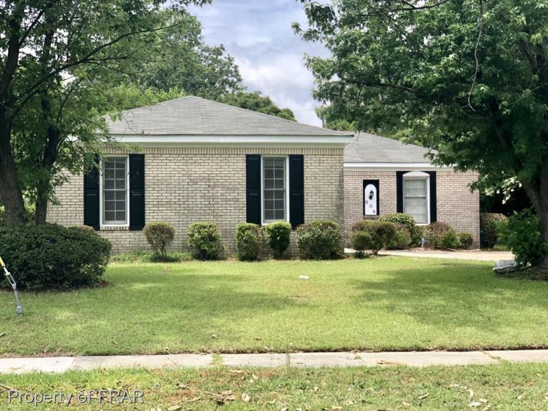 608 Berwick Dr, Fayetteville, NC 28314