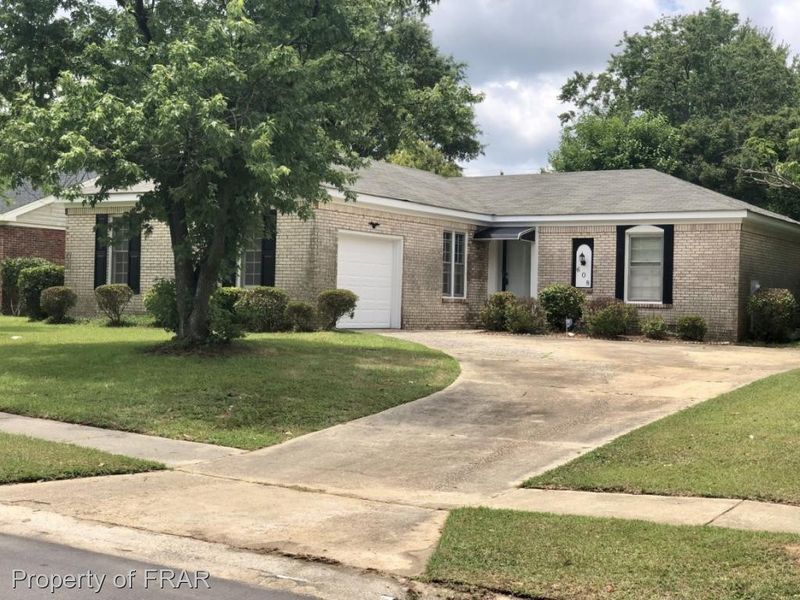 608 Berwick Dr, Fayetteville, NC 28314