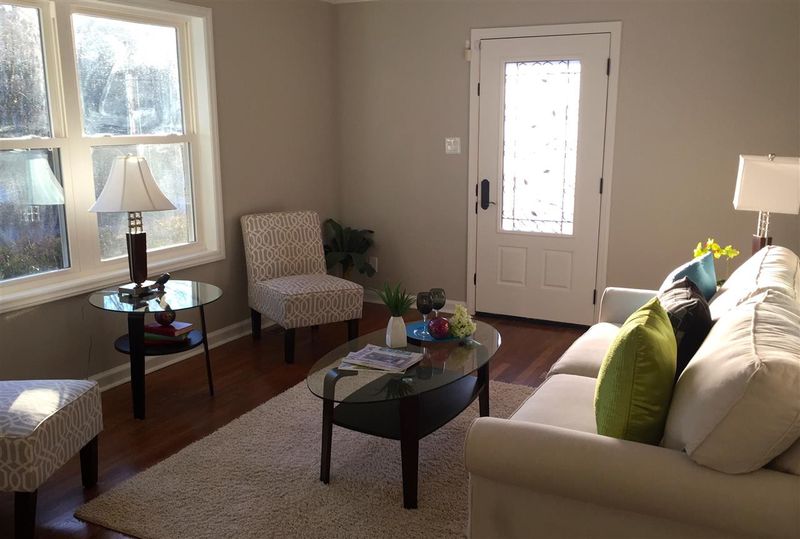 608 Chatham Ln, Raleigh, NC 27610