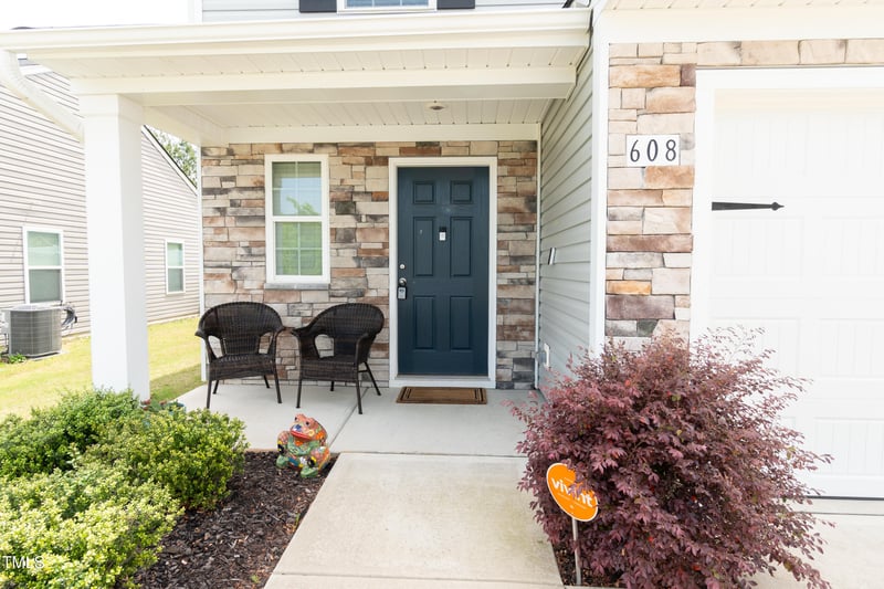 608 Crackling Ct, Zebulon, NC 27597