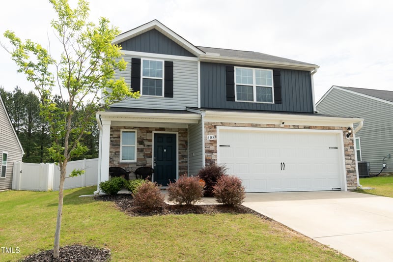 608 Crackling Ct, Zebulon, NC 27597