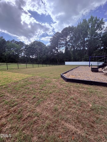 608 Crescent Wood Trl, Zebulon, NC 27597