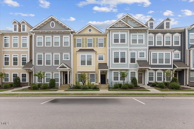 608 Grand Central Station, Apex, NC 27502
