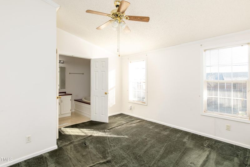 608 Montclair Dr, Burlington, NC 27217