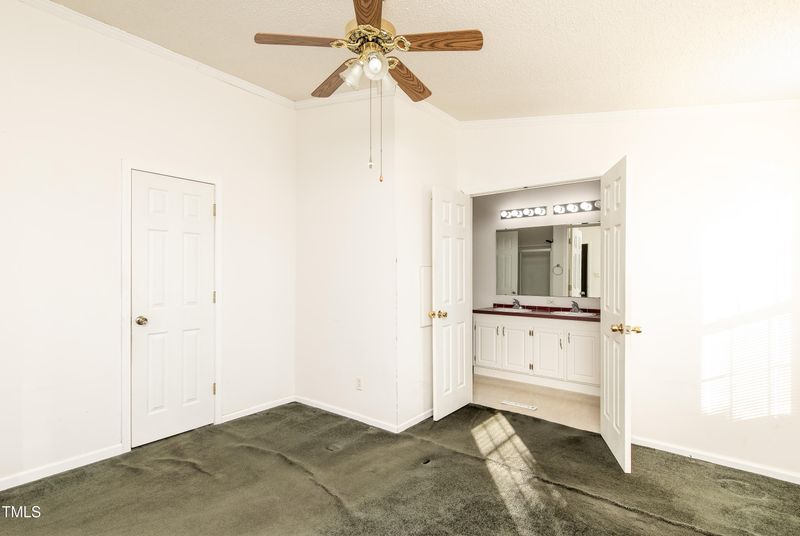 608 Montclair Dr, Burlington, NC 27217