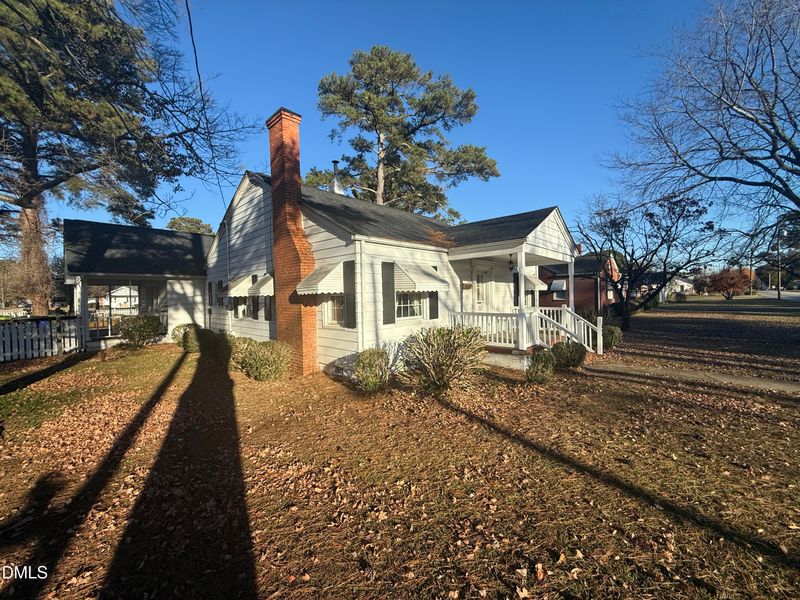 608 W Parrish Dr, Benson, NC 27504