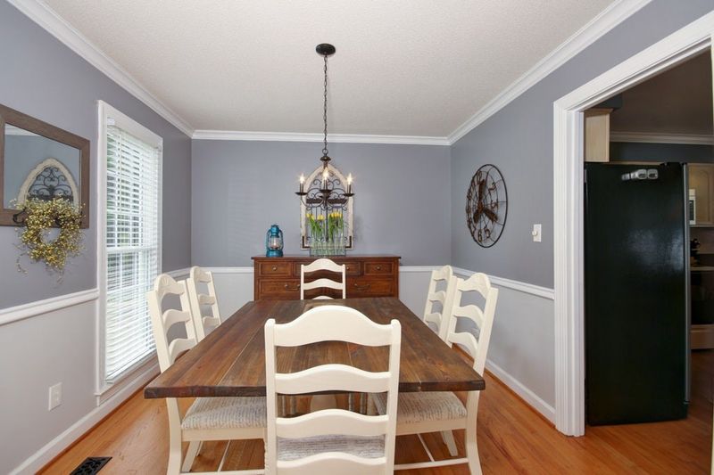 608 Pinewood Dr, Apex, NC 27502